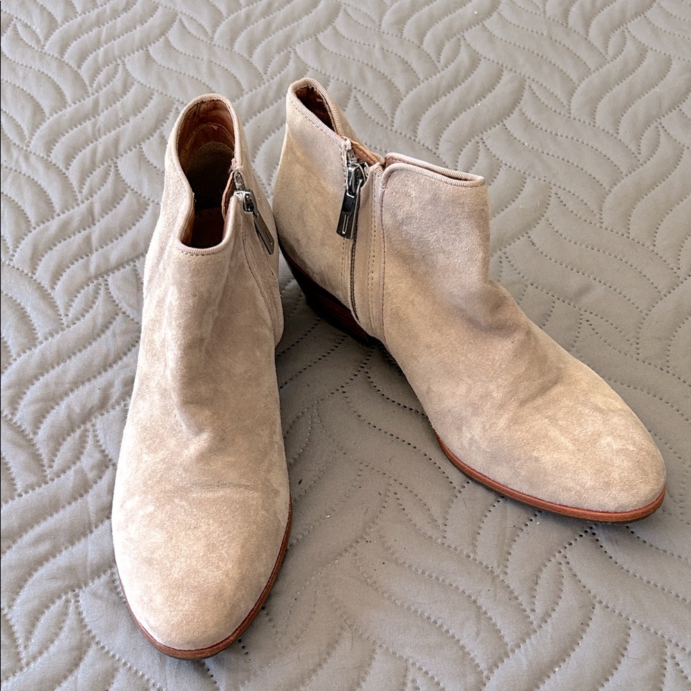 👢 Sam Edelman Tan Suede Ankle Boots